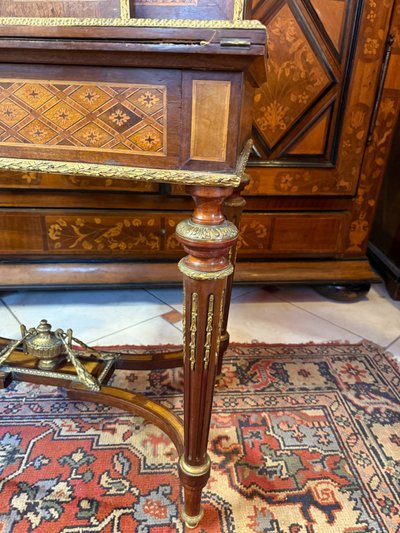 BONHEUR DU JOUR DE STYLE LOUIS XVI
