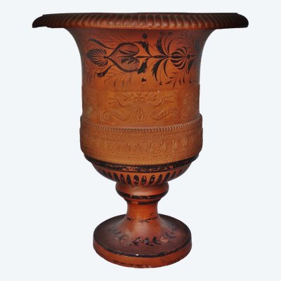 Vase Médicis en terre cuite.  