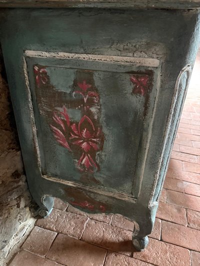 Commode galbée arbalète Louis XV des années 1900