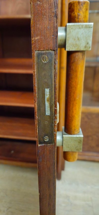 Importante bibliothèque époque Art Déco en loupe d'Amboine et acajou