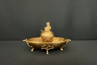 Bronze inkwell in Japanese style with vegetal decoration and Foo dog