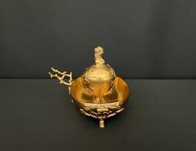 Bronze inkwell in Japanese style with vegetal decoration and Foo dog