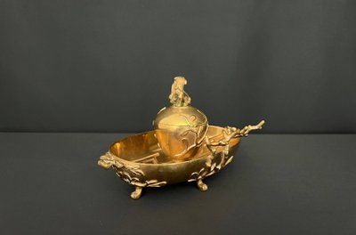 Bronze inkwell in Japanese style with vegetal decoration and Foo dog