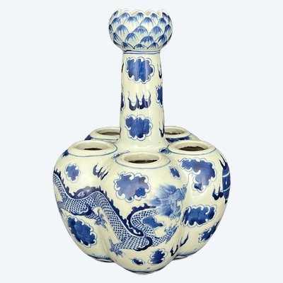 Vase en porcelaine chinoise bleu et blanc décor dragon