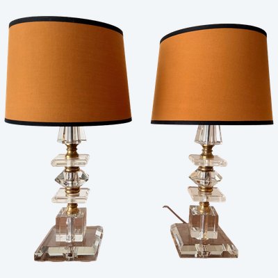 PAIRE DE LAMPES DE CHEVETS EN CRISTAL ET LAITON.