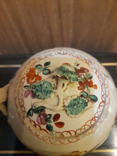 Staffordshire théière en faïence  fine 18e siècle 