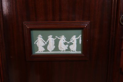 Paire de grandes sellettes à portes en acajou XIXème siècle