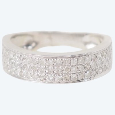 Bague ruban en or blanc et diamants