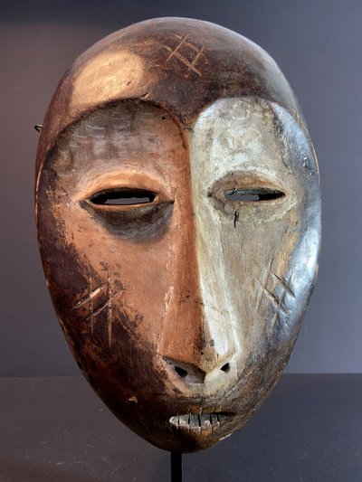 République Démocratique du Congo, Culture LEGA, masque traditionnel de la société "Bwami".