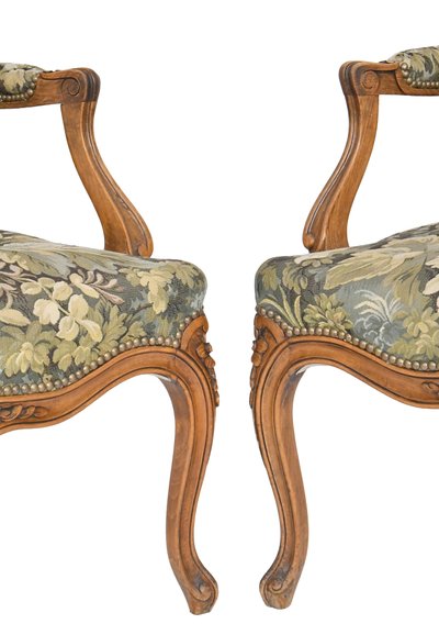 Coppia di poltrone in stile Luigi XV dette "à la Reine".