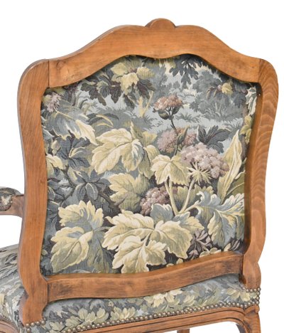 Coppia di poltrone in stile Luigi XV dette "à la Reine".