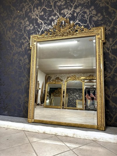 Spiegel aus der Zeit Napoleons III., 149 x 107 x 112 cm