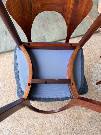 SUITE DE 4 CHAISES EN PALISSANDRE DE RIO PAR NIELS KOEFOEDS CIRCA 1960 DANEMARK