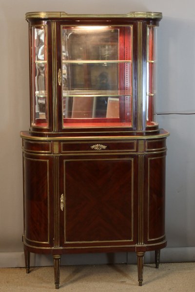 Vitrine en acajou style Louis XVI