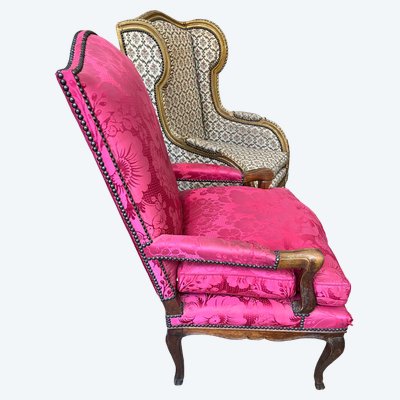 Fauteuil à haut dossier en noyer sculpté  