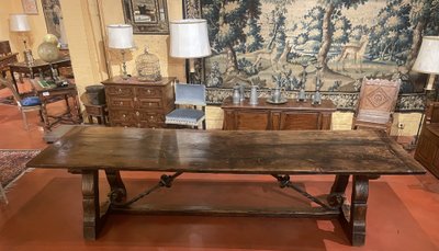 Impressionnante table de monastère espagnole en chêne de style médieval 3m28 de long