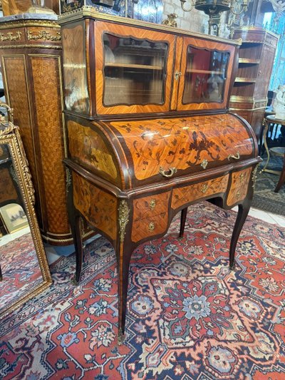 SECRETAIRE A CYLINDRE FORMANT VITRINE