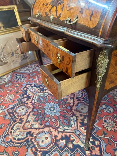 SECRETAIRE A CYLINDRE FORMANT VITRINE