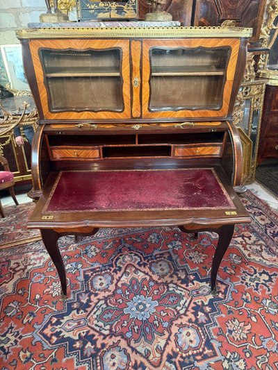 SECRETAIRE A CYLINDRE FORMANT VITRINE