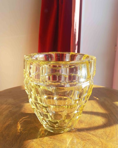 Daum vase Art Déco en cristal jaune