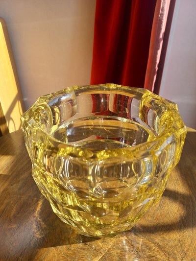 Daum vase Art Déco en cristal jaune