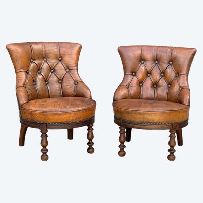 PAIRE DE CHAISES DE LECTURE DE STYLE VICTORIEN EN CUIR VÉRITABLE DES ANNÉES 60