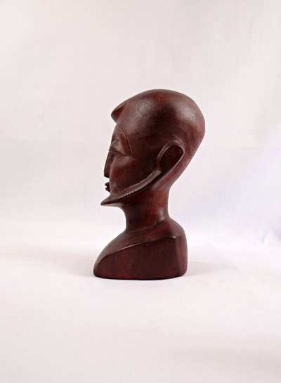 Buste d'homme sculpture en bois d'Acajou rouge art Africain moderniste XXe