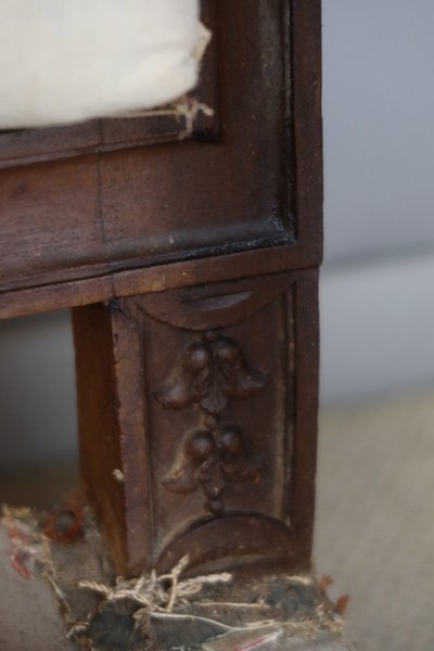 Canapé de style Louis XV en noyer