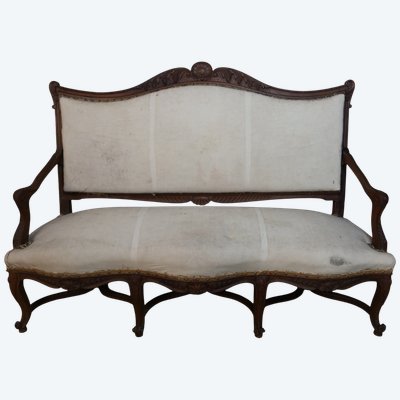 Canapé de style Louis XV en noyer