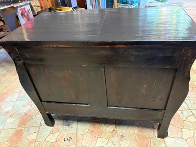 Cassettiera nera del XIX secolo