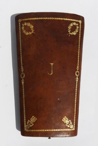 Nécessaire de couture en vermeil fin XIXe ciseaux dé à coudre étui à aiguilles motif serpent