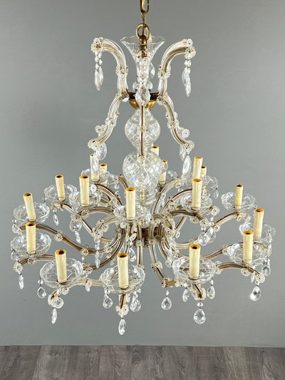 Grand lustre en cristal à pampilles, style Louis XV, XXe siècle