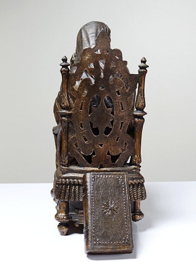 Statuette religieuse Vierge à la Chaise en régule patiné, fin XIXe début XXe