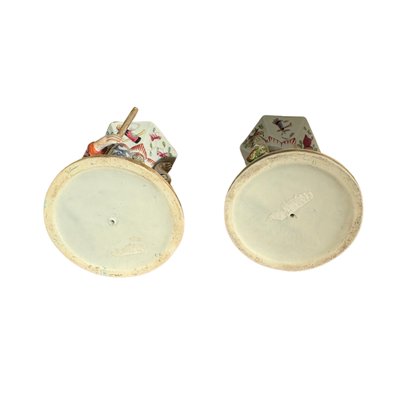 Paire de sujets en porcelaine de Bayeux XIXe siècle – couple de personnages asiatiques porte-coupes