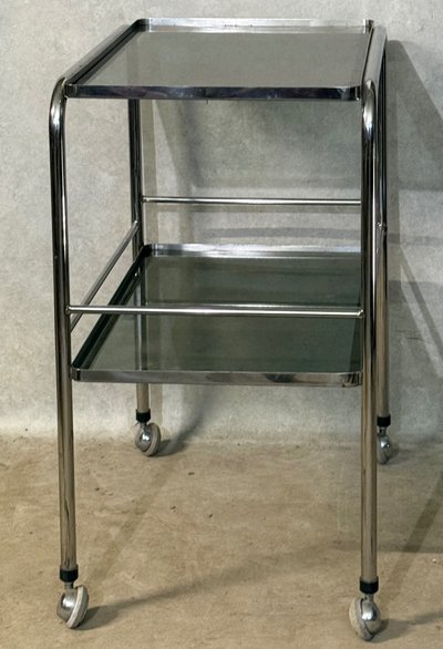 zweistöckiger Servierwagen