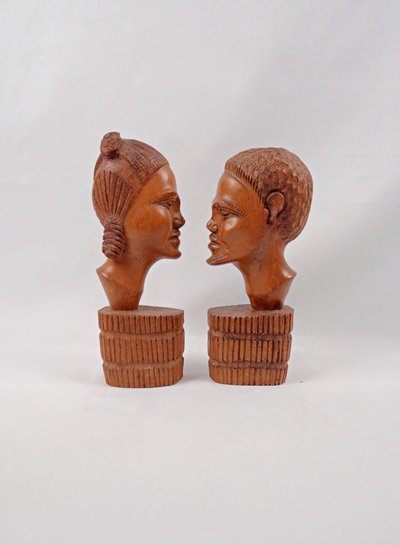 Paire de bustes d'homme et de femme sculpture bois art africain de Madagascar XXe