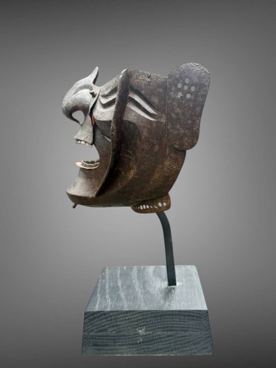 Halbe Samurai-Mempo-Maske – Edo-Zeit (1603–1868).