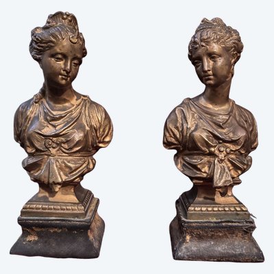 Paire de bustes de Diane en régule patiné - fin du XIXe siècle.