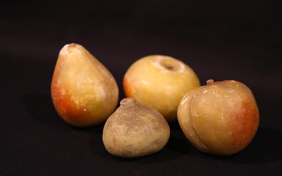 Faux fruits XVIIIeme siècle  Marbre 