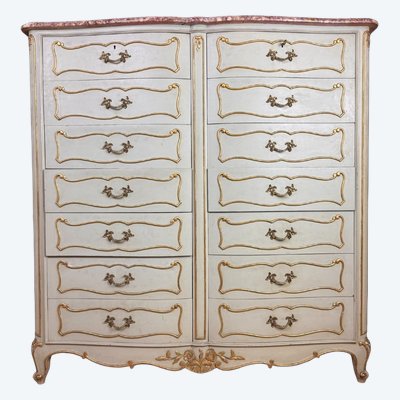 Cassettiera a doppia fila in stile Luigi XV con decorazioni a balestra, in legno laccato e dorato, circa 1900.