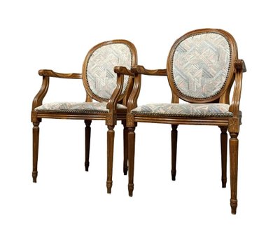 Paire de fauteuils louis XVI a dossiers médaillons