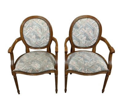 Paire de fauteuils louis XVI a dossiers médaillons