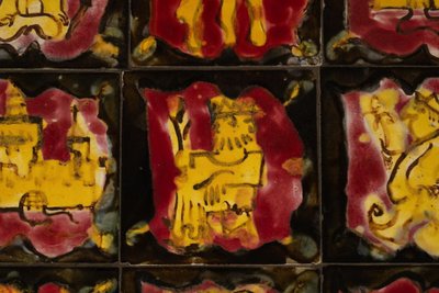 Guillerme und Chambron. Beistelltisch aus Eiche und Keramik. 1970er-1980er Jahre. LS 6735672