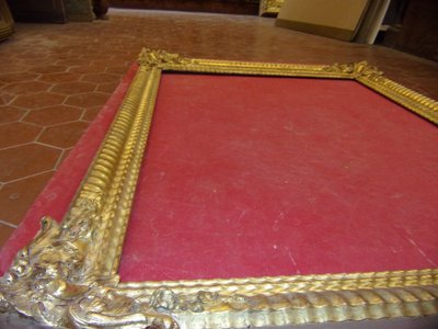 Cornice del XIX secolo in legno dorato.