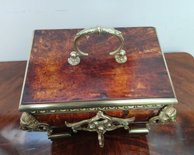 Schatulle aus Schildpatt und Bronze