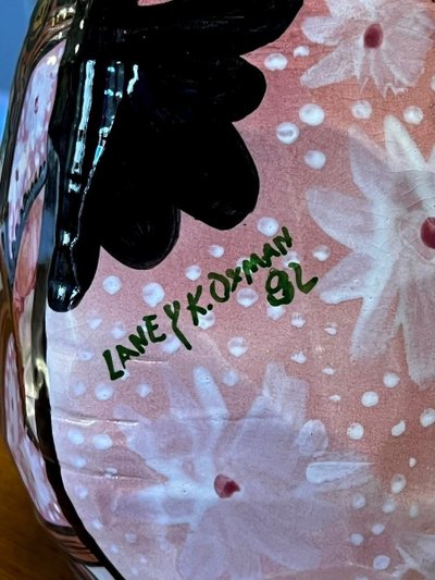 Laney K. Oxman: Mehrfarbiger Keramikkrug Und Barbotine