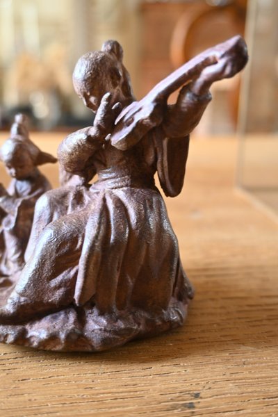 Incantevole terracotta di François Boucher, la lezione di musica