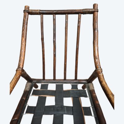 Paire de fauteuils bas en bambou, d’esprit exotique, datant du début du XXe