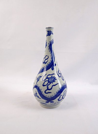 Vaso piriforme vietnamita in porcellana Hué blu decorato con draghi inizio XX secolo