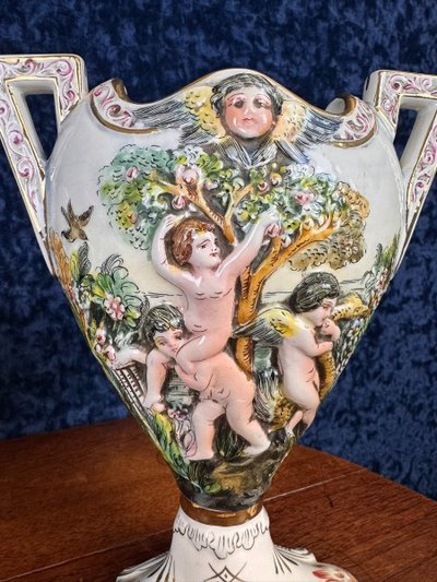Capodimonte : Trimmer con Angelot in porcellana del primo Novecento